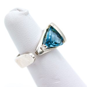 Sterling Silver Ring - "V Shape" Design - Topaz (21113RS)