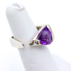 Sterling Silver Ring - "V-Shape" Design - Amethyst (22066RS)