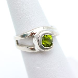 Sterling Silver Ring - "Swirl" Design - Peridot (23020RS)
